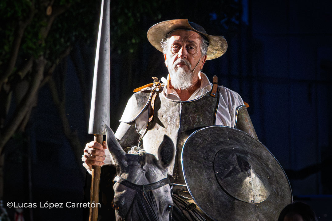 Quijote en la Calle 25 aniversario Argamasilla de Alba 2026 Fotografía Lucas López Carretón Quijote en la Calle 25 aniversario Argamasilla de Alba 2026 Fotografía Lucas López Carretón
